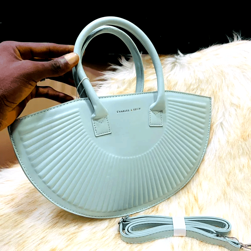 Stylish and Spacious Handbag with Detachable Strap