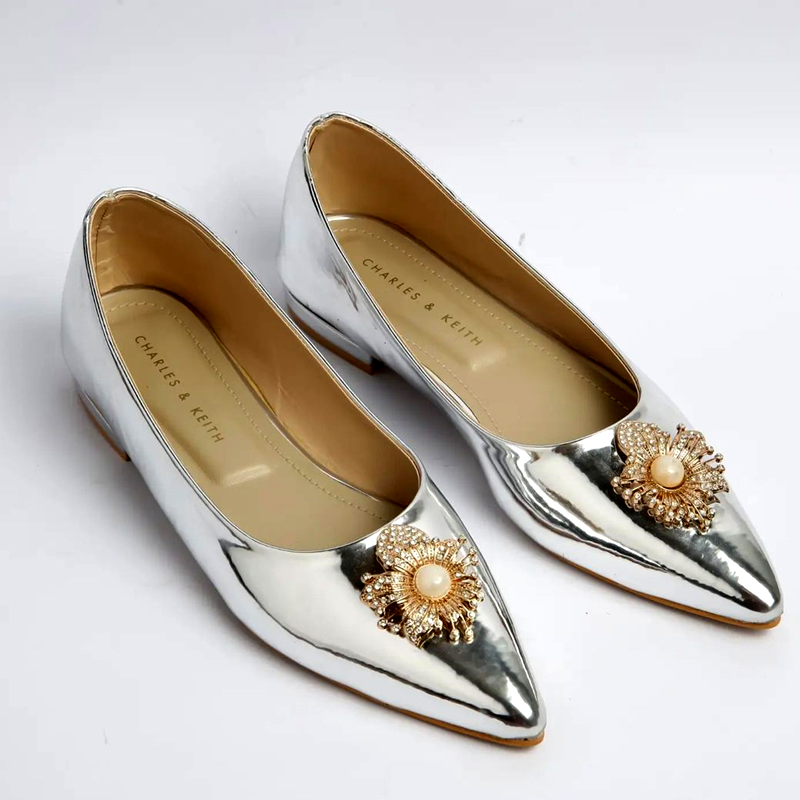 Elegant Pointed-Toe Flat Pumps with Pearl Embellishment