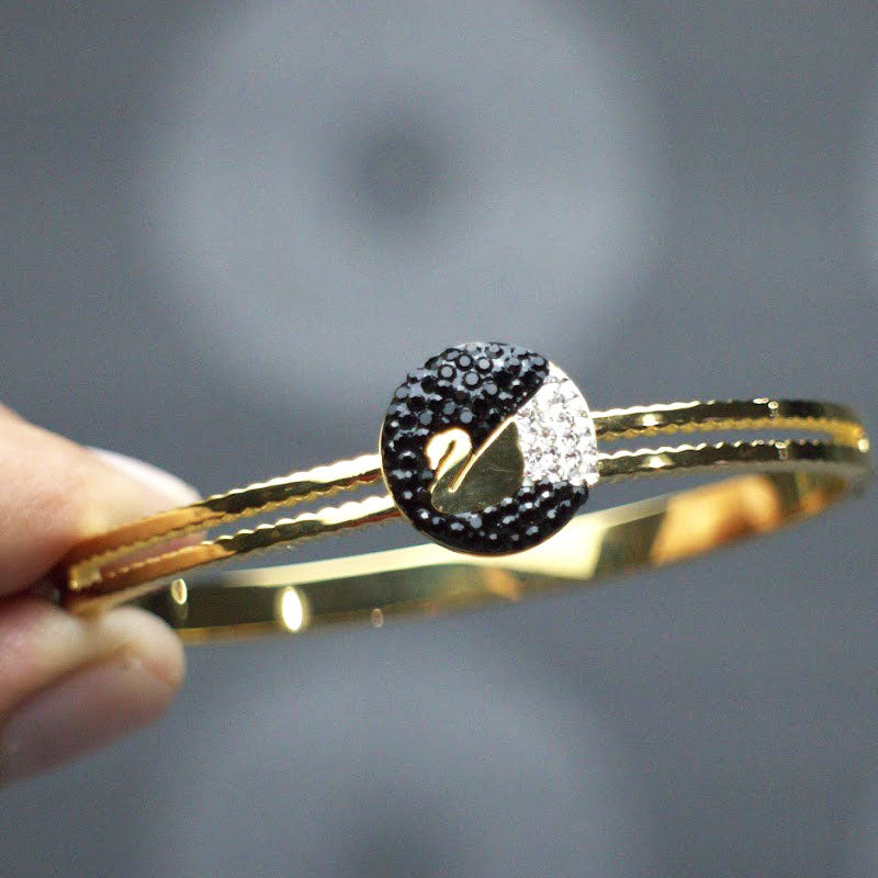 Bracelets for Women – Luxury Gold, Silver Bangles & Cuffs – Gucci, Louis Vuitton Girls Bracelets